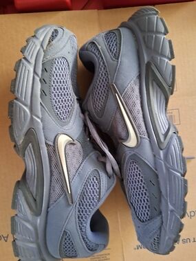 Nike Women's V5 RNR Running Shoe